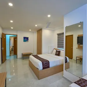 Otel Sapphire Club Hub, Kochi